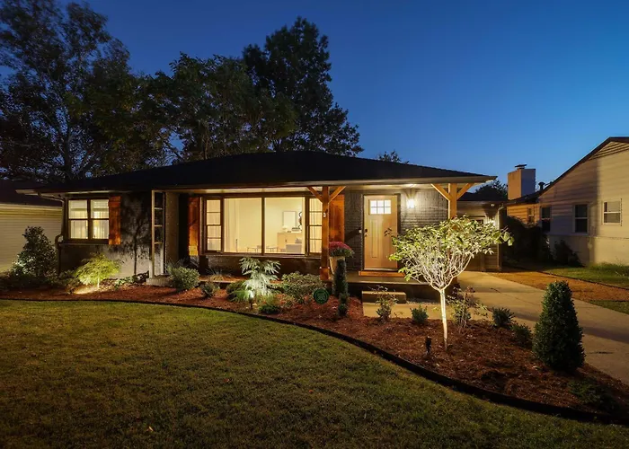 Retreat W/ Backyard Oasis & Putting Green! Holiday home *