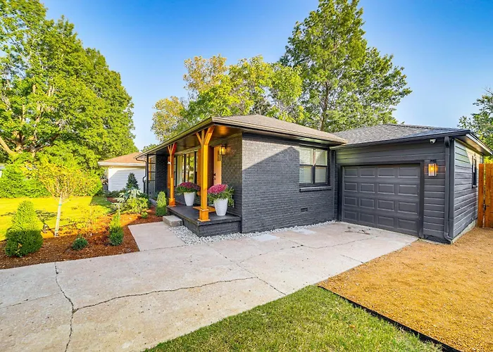 Retreat W/ Backyard Oasis & Putting Green! Holiday home