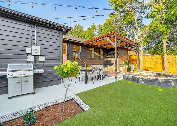Retreat W/ Backyard Oasis & Putting Green!