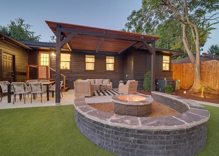Holiday home Retreat W/ Backyard Oasis & Putting Green! Tulsa