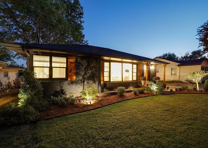 Retreat W/ Backyard Oasis & Putting Green!