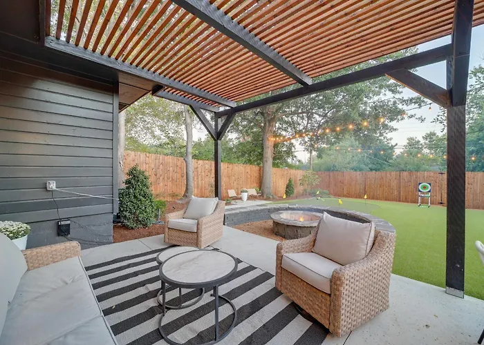 Retreat W/ Backyard Oasis & Putting Green! Holiday home Tulsa